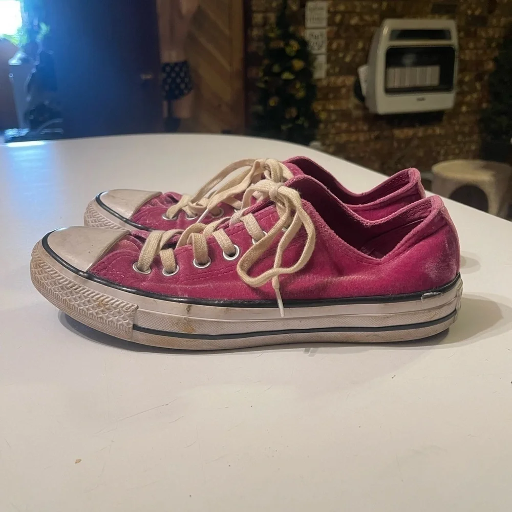 Converse Women’s 8 Purple Velvet Low Top Sneakers - Picture 3 of 10
